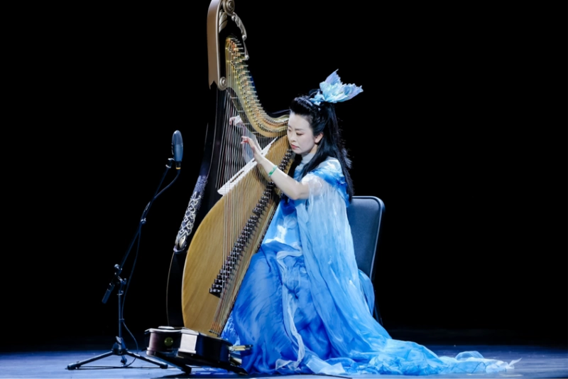“琴岛妙音·箜行天下”吴琳箜篌师生专场音乐会在青岛城阳区举行(图4) “琴岛妙音·箜行天下”吴琳箜篌师生专场音乐会在青岛城阳区举行(图4)