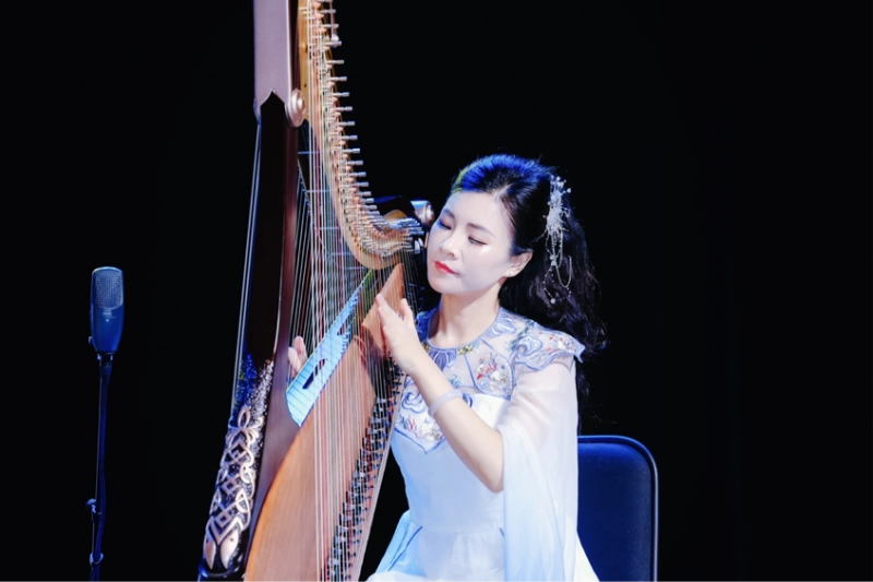 “琴岛妙音·箜行天下”吴琳箜篌师生专场音乐会在青岛城阳区举行(图6) “琴岛妙音·箜行天下”吴琳箜篌师生专场音乐会在青岛城阳区举行(图6)