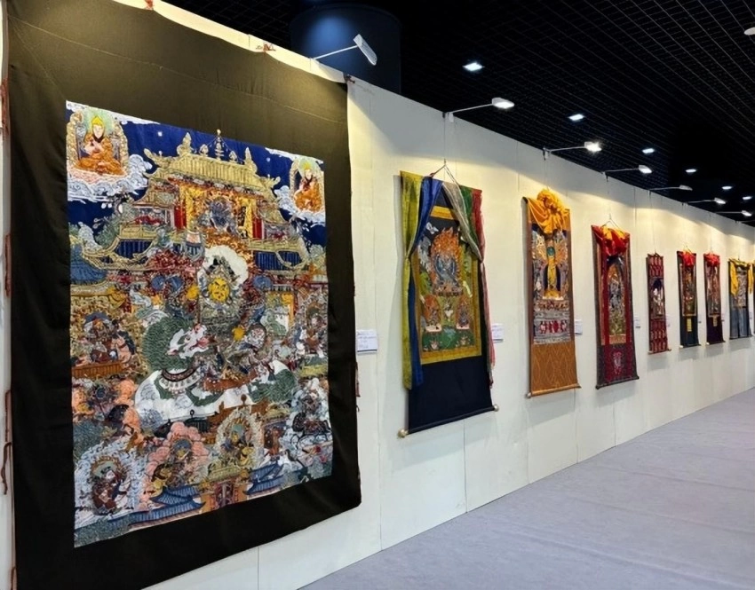 传承匠心 守正创新——西藏工艺美术大师作品展在京展现十年发展硕果(图2) 传承匠心 守正创新——西藏工艺美术大师作品展在京展现十年发展硕果(图2)