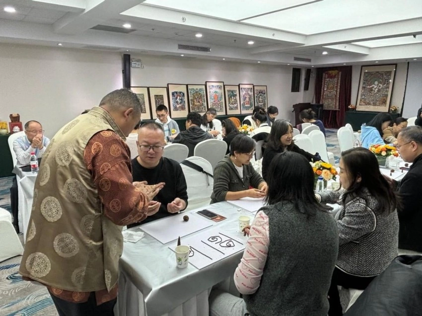 传承匠心 守正创新——西藏工艺美术大师作品展在京展现十年发展硕果(图4) 传承匠心 守正创新——西藏工艺美术大师作品展在京展现十年发展硕果(图4)