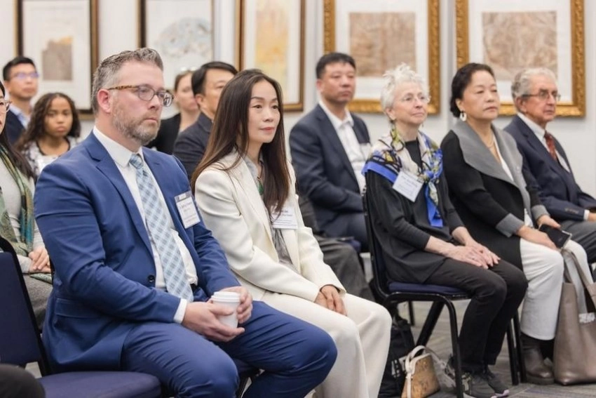 2024“艺术与生命”国际艺术邀请展 暨第十届“生命艺术现象学”学术论坛在美国圣彼得大学举行(图4) 2024“艺术与生命”国际艺术邀请展暨第十届“生命艺术现象学”学术论坛在美国圣彼得大学举行(图4)