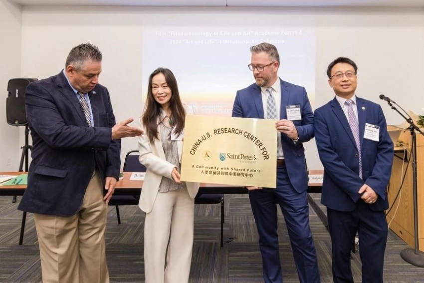 2024“艺术与生命”国际艺术邀请展 暨第十届“生命艺术现象学”学术论坛在美国圣彼得大学举行(图6) 2024“艺术与生命”国际艺术邀请展暨第十届“生命艺术现象学”学术论坛在美国圣彼得大学举行(图6)