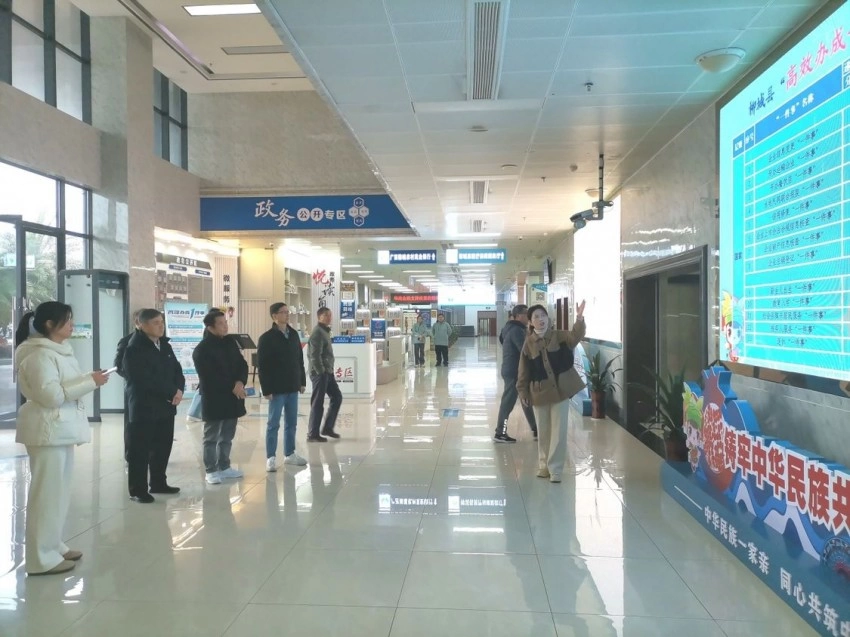 “共同体八桂行·柳州站”全媒体采访行动暨广西民族报社签约作家座谈会在柳州圆满举行(图7) “共同体八桂行·柳州站”全媒体采访行动暨广西民族报社签约作家座谈会在柳州圆满举行(图7)