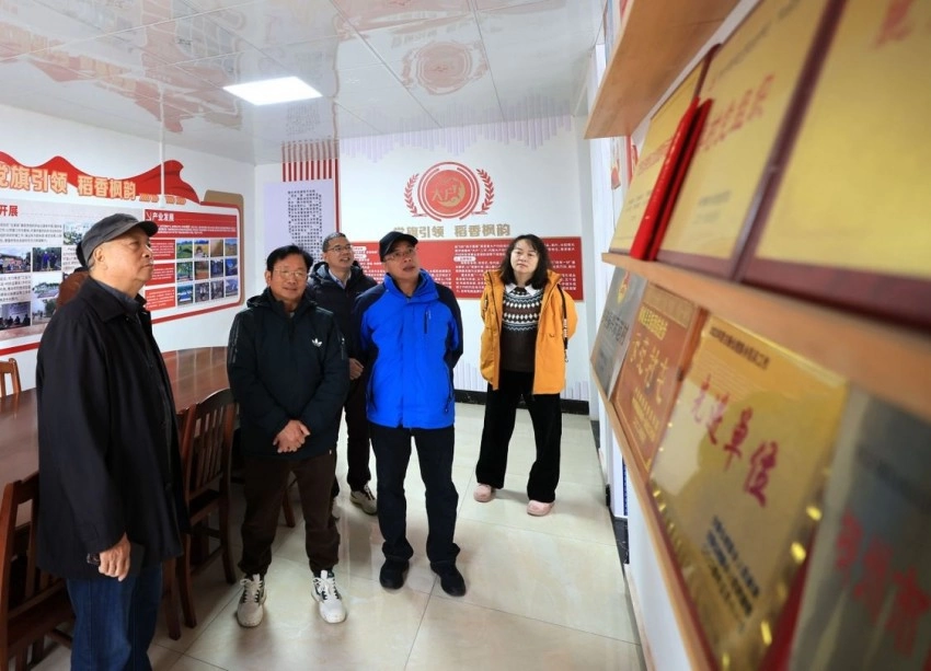 “共同体八桂行·柳州站”全媒体采访行动暨广西民族报社签约作家座谈会在柳州圆满举行(图13) “共同体八桂行·柳州站”全媒体采访行动暨广西民族报社签约作家座谈会在柳州圆满举行(图13)