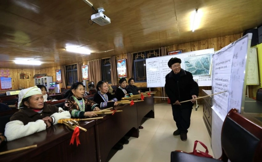 “共同体八桂行·柳州站”全媒体采访行动暨广西民族报社签约作家座谈会在柳州圆满举行(图23) “共同体八桂行·柳州站”全媒体采访行动暨广西民族报社签约作家座谈会在柳州圆满举行(图23)