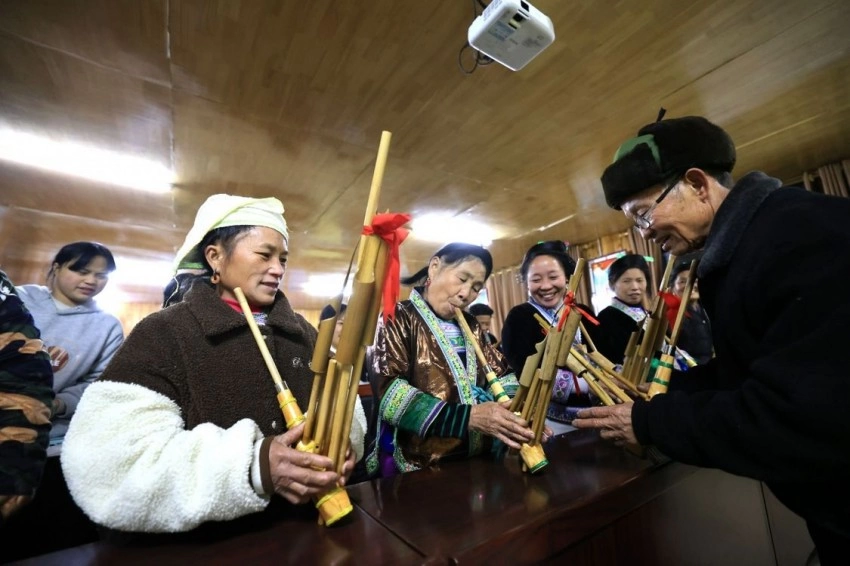 “共同体八桂行·柳州站”全媒体采访行动暨广西民族报社签约作家座谈会在柳州圆满举行(图24) “共同体八桂行·柳州站”全媒体采访行动暨广西民族报社签约作家座谈会在柳州圆满举行(图24)