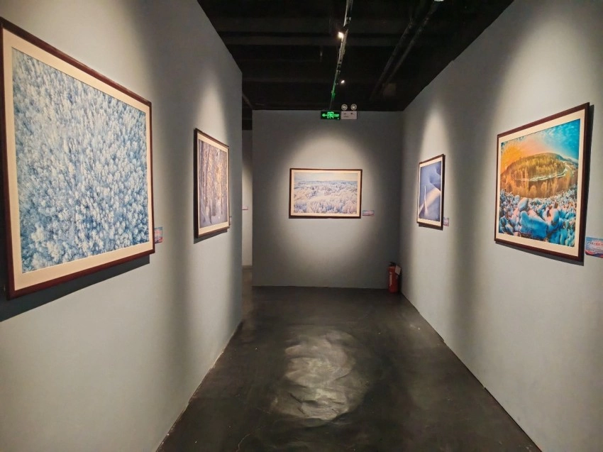 “大美伊春·魅力丰林”冬季风光摄影作品展首次走进春城昆明(图3) “大美伊春·魅力丰林”冬季风光摄影作品展首次走进春城昆明(图3)
