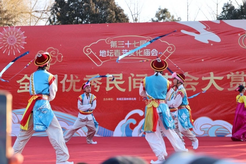 2025年地坛庙会:多彩舞台与互动体验打造当代民间年俗盛典(图3) 2025年地坛庙会:多彩舞台与互动体验打造当代民间年俗盛典(图3)