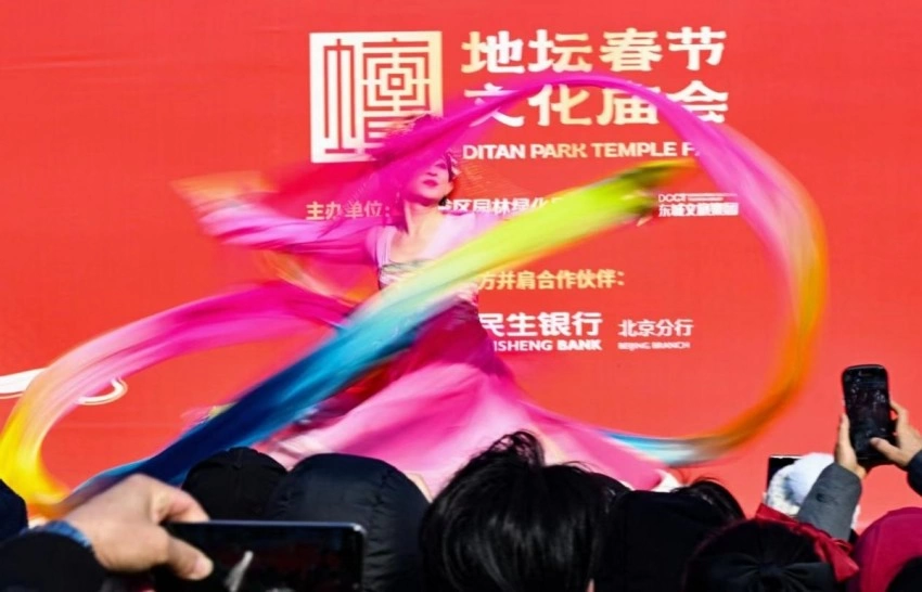 2025年地坛庙会:多彩舞台与互动体验打造当代民间年俗盛典(图5) 2025年地坛庙会:多彩舞台与互动体验打造当代民间年俗盛典(图5)