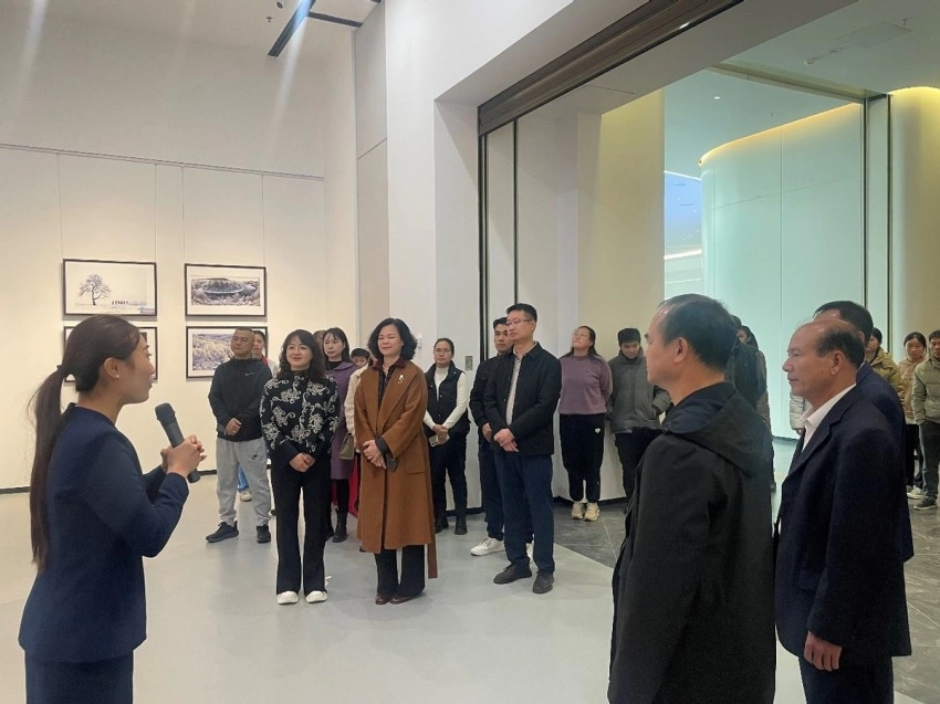 “大美伊春·魅力丰林”冬季风光摄影展走进广东茂名(图2) “大美伊春·魅力丰林”冬季风光摄影展走进广东茂名(图2)