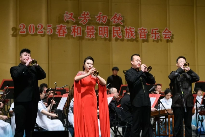 奏响民族音乐华章,“汉芳初饮”2025《春和景明》民族音乐会在青圆满上演(图5) 奏响民族音乐华章,“汉芳初饮”2025《春和景明》民族音乐会在青圆满上演(图5)