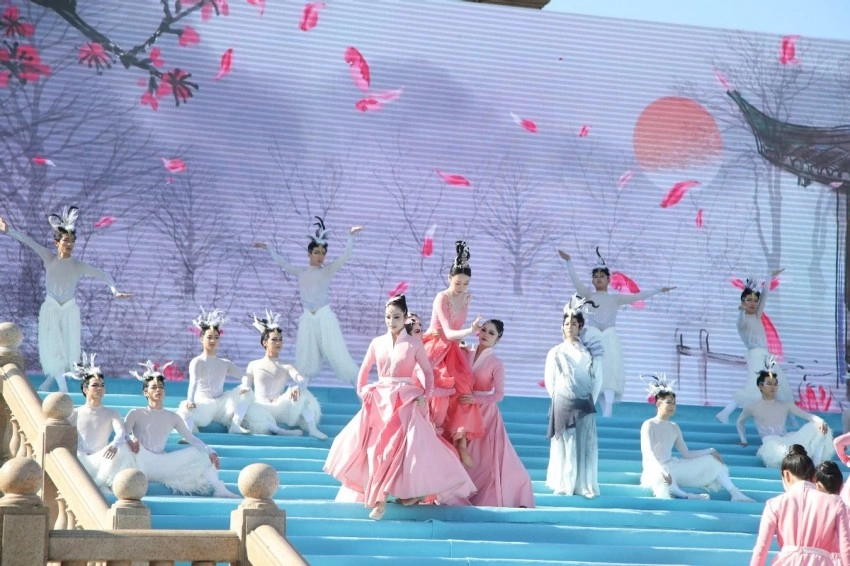第十一届鹤壁樱花季启幕 以“樱花+”激活文旅消费全链条(图3) 第十一届鹤壁樱花季启幕 以“樱花+”激活文旅消费全链条(图3)