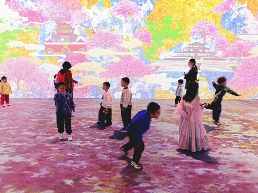 “樱花奇境沉浸式光影空间”新媒体艺术展,重塑文旅教育新生态(图1) “樱花奇境沉浸式光影空间”新媒体艺术展,重塑文旅教育新生态(图1)