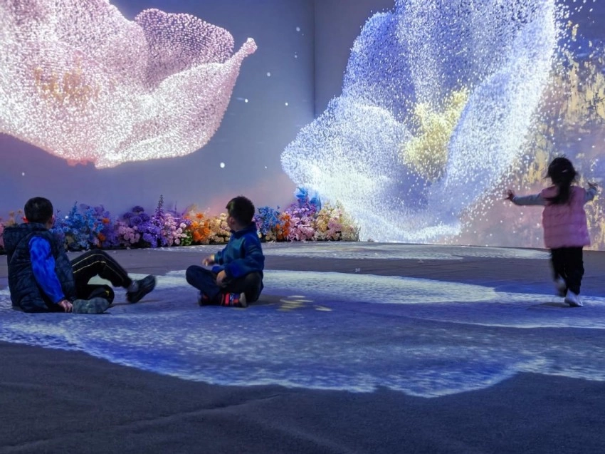 “樱花奇境沉浸式光影空间”新媒体艺术展,重塑文旅教育新生态(图4) “樱花奇境沉浸式光影空间”新媒体艺术展,重塑文旅教育新生态(图4)