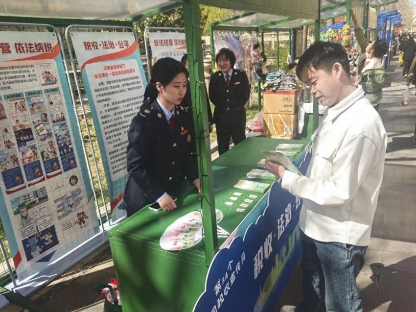 鹤壁市淇滨区：以花为媒打造“法治税宣”驿站(图1)