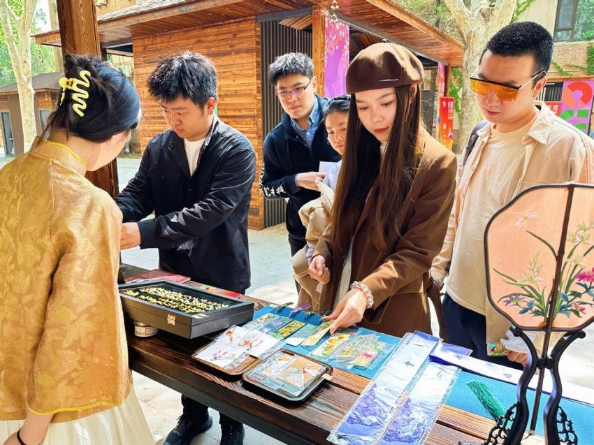 谷雨时节,非遗正青春——中国传媒大学文化产业管理学院以青春之力激活非遗(图7) 谷雨时节,非遗正青春——中国传媒大学文化产业管理学院以青春之力激活非遗(图7)