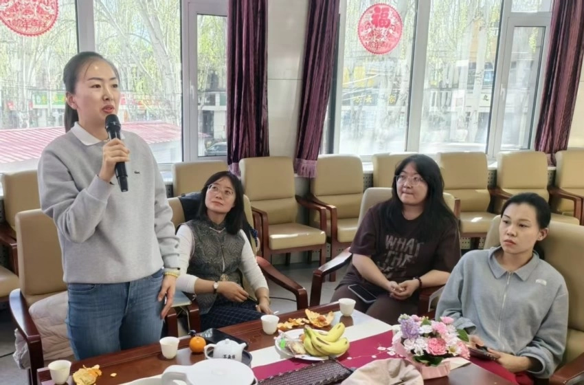 内蒙古红楼梦研究会推出《红楼梦》“沙龙”(图2) 内蒙古红楼梦研究会推出《红楼梦》“沙龙”(图2)
