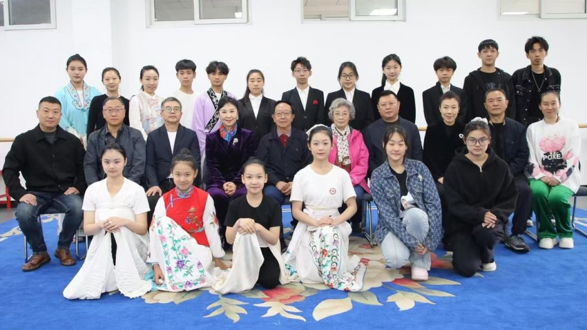 荀慧生艺术研究会走进黑龙江艺术职业学院(图3)