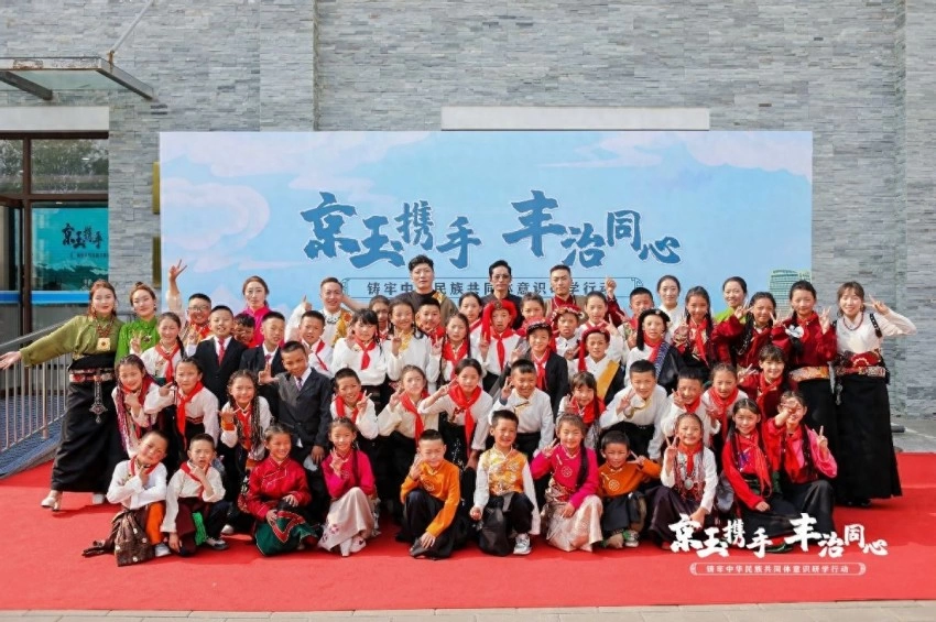 “京玉携手・丰治同心”共谱民族团结与对口支援新篇章(图1) “京玉携手・丰治同心”共谱民族团结与对口支援新篇章(图1)