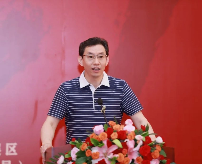 “守正创新——任智书法作品展”暨《任智五体书周兴嗣千字文七种》图书发行仪式在京举行(图3) “守正创新——任智书法作品展”暨《任智五体书周兴嗣千字文七种》图书发行仪式在京举行(图3)