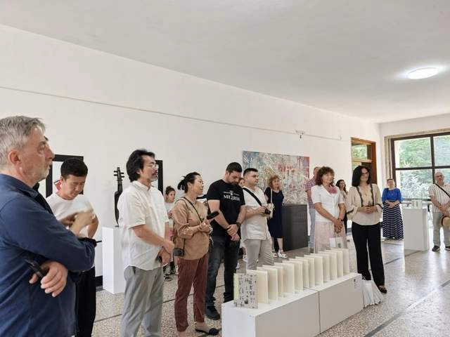 “近与远:中保长期艺术交流项目——‘新视野’列夫斯基市捐赠展”隆重开幕(图2) “近与远:中保长期艺术交流项目——‘新视野’列夫斯基市捐赠展”隆重开幕(图2)