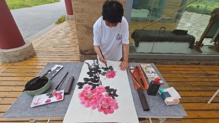 丰台区社会化管理退休人员南苑森林湿地公园绘画采风活动圆满完成(图2) 丰台区社会化管理退休人员南苑森林湿地公园绘画采风活动圆满完成(图2)
