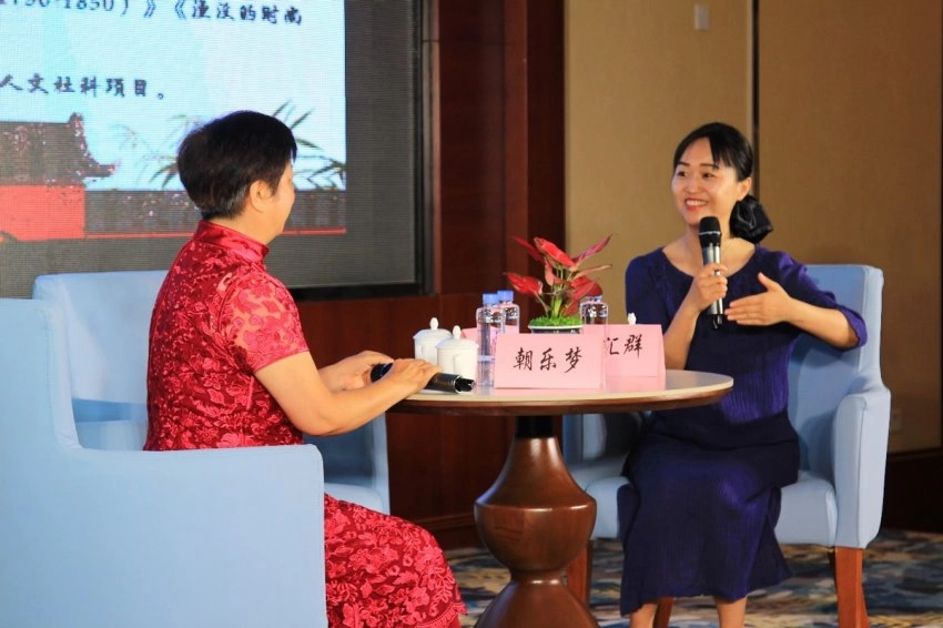 内蒙古《红楼梦》沙龙·夏季版在鄂尔多斯举办(图2) 内蒙古《红楼梦》沙龙·夏季版在鄂尔多斯举办(图2)