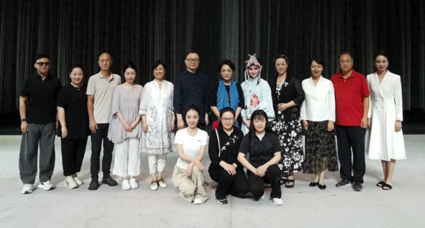 荀慧生艺术研究会“会战”重庆京剧院