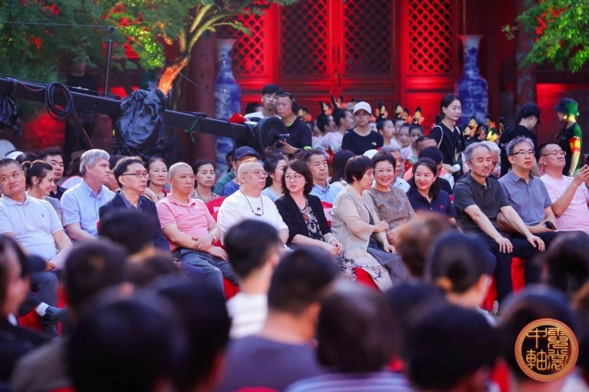 青少年“霓裳中轴”展示北京中轴线文化遗产(图1)