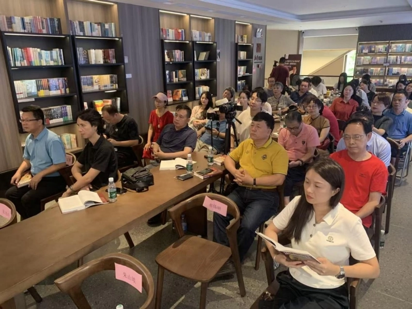 朱山坡《蛋镇诗社》分享会在东莞举行(图2) 朱山坡《蛋镇诗社》分享会在东莞举行(图2)