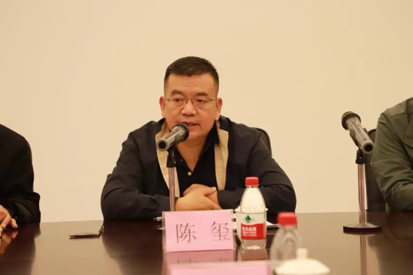 用联话传承文化与重述历史——曾海津、刘枫《寒溪联话》新书发布暨研讨会成功举办(图3) 用联话传承文化与重述历史——曾海津、刘枫《寒溪联话》新书发布暨研讨会成功举办(图3)