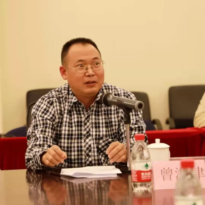 用联话传承文化与重述历史——曾海津、刘枫《寒溪联话》新书发布暨研讨会成功举办(图4) 用联话传承文化与重述历史——曾海津、刘枫《寒溪联话》新书发布暨研讨会成功举办(图4)