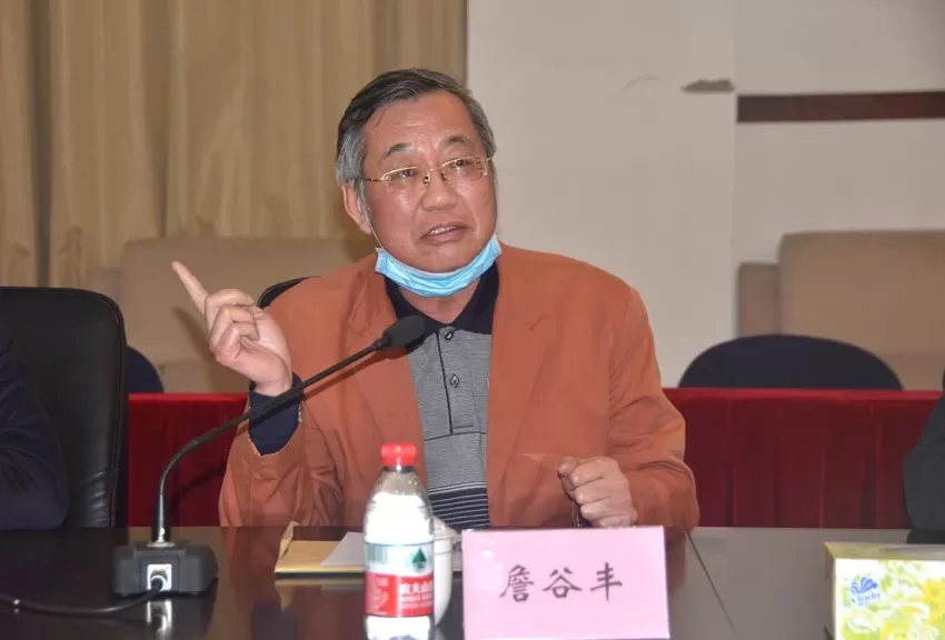 用联话传承文化与重述历史——曾海津、刘枫《寒溪联话》新书发布暨研讨会成功举办(图7) 用联话传承文化与重述历史——曾海津、刘枫《寒溪联话》新书发布暨研讨会成功举办(图7)