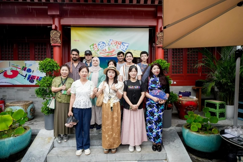 漫步鼓楼西大街,感受京味新活力——2025“打卡鼓西,漫步斜街”文化消费活动线下活动正式启动(图9) 2025“打卡鼓西,漫步斜街”文化消费活动线下活动正式启动(图9)