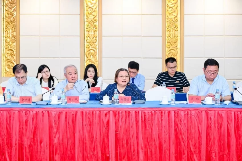 铭刻“中医旗手”百年心路,铸就中医复兴影像丰碑——纪录电影《国医魂·邓铁涛》剧本研讨会在广州举行(图16) 纪录电影《国医魂·邓铁涛》剧本研讨会在广州举行(图16)