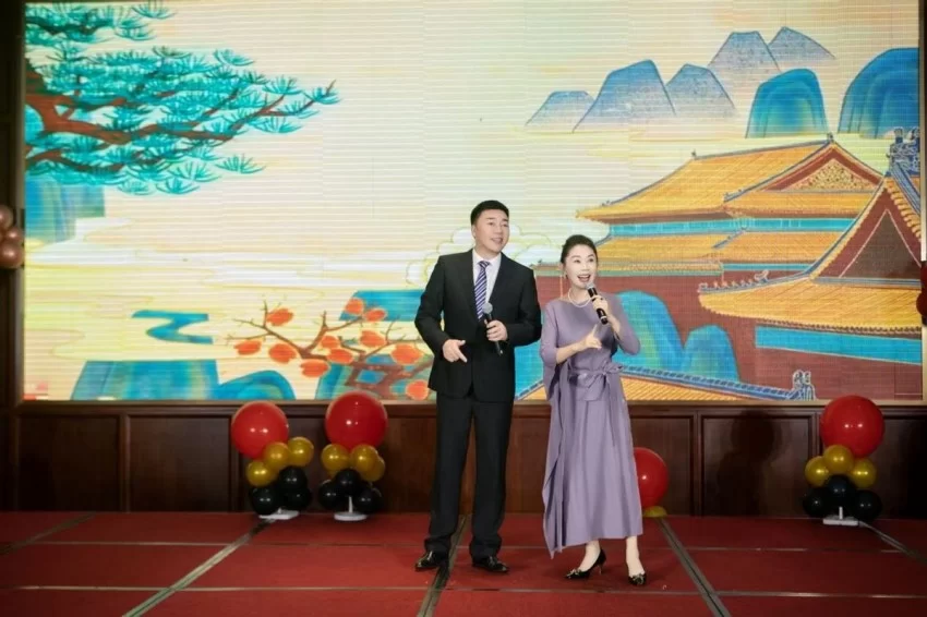 庆国庆 迎仲秋“香玉剧社”率梨园群星共同举办尊师助老茶话会(图5) 庆国庆 迎仲秋“香玉剧社”率梨园群星共同举办尊师助老茶话会(图5)