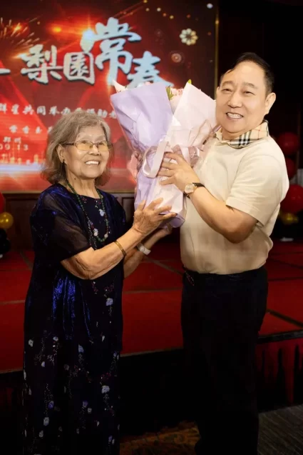 庆国庆 迎仲秋“香玉剧社”率梨园群星共同举办尊师助老茶话会(图17) 庆国庆 迎仲秋“香玉剧社”率梨园群星共同举办尊师助老茶话会(图17)