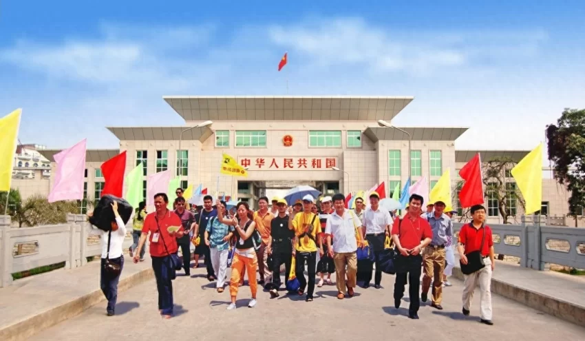 广西东兴:中越跨境旅游风生水起(图1) 广西东兴:中越跨境旅游风生水起(图1)