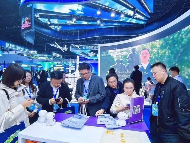 和融东城 和合共赢——HICOOL2025全球创业者峰会东城展区展示发展优势与强劲活力(图4) 和融东城 和合共赢——HICOOL2025全球创业者峰会东城展区展示发展优势与强劲活力(图4)