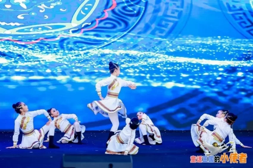 中丹童趣艺术共创“童话王国的小使者”系列活动在京启动(图4) 中丹童趣艺术共创“童话王国的小使者”系列活动在京启动(图4)
