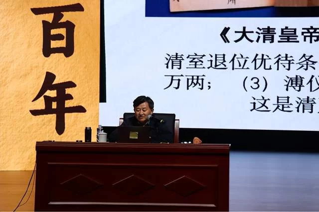李国荣研究员做客火箭军图书馆开讲“抗争与求索”