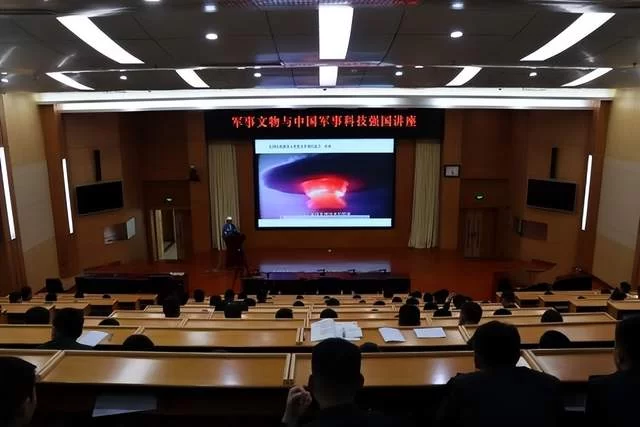 首都图书馆XIN空间举办“大国重器——军事科技与大国崛起”国防教育讲座(图2) 首都图书馆XIN空间举办“大国重器——军事科技与大国崛起”国防教育讲座(图2)