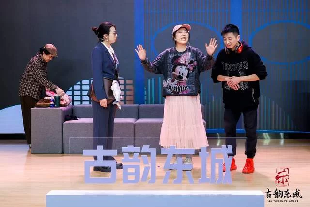 第五届“古韵东城”社会化管理退休人员书法绘画摄影展颁奖典礼举办(图5) 第五届“古韵东城”社会化管理退休人员书法绘画摄影展颁奖典礼举办(图5)