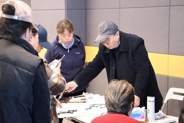 第五届“古韵东城”社会化管理退休人员书法绘画摄影展颁奖典礼举办(图13) 第五届“古韵东城”社会化管理退休人员书法绘画摄影展颁奖典礼举办(图13)