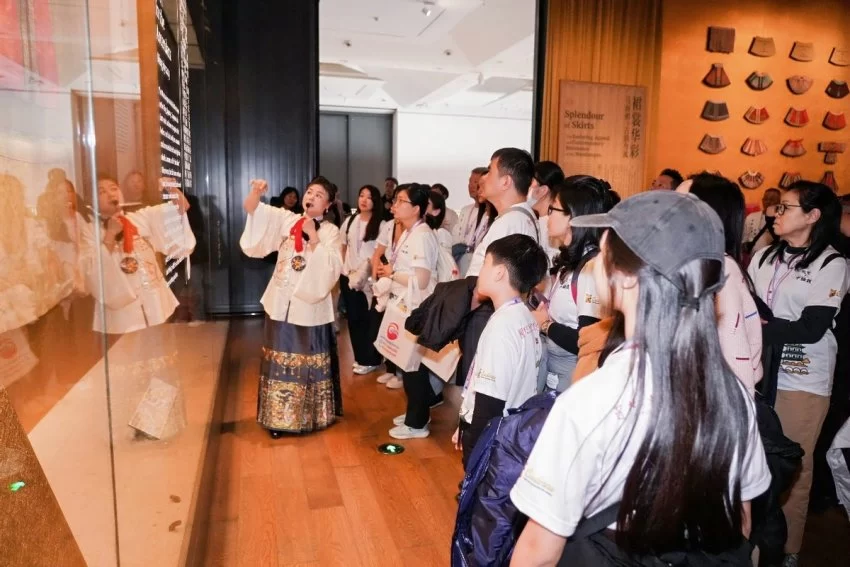 北京中轴线上的大思政课走进清华园 马来西亚音乐代表团共话中轴魅力(图2) 北京中轴线上的大思政课走进清华园 马来西亚音乐代表团共话中轴魅力(图2)