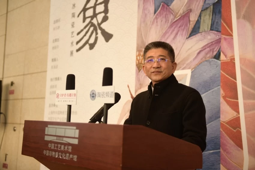 倡扬东方新古典美学:“诗心万象——张闻冰陶瓷艺术展”在京启幕(图3) 倡扬东方新古典美学:“诗心万象——张闻冰陶瓷艺术展”在京启幕(图3)