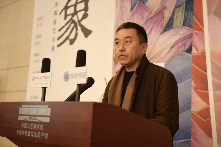 倡扬东方新古典美学:“诗心万象——张闻冰陶瓷艺术展”在京启幕(图4) 倡扬东方新古典美学:“诗心万象——张闻冰陶瓷艺术展”在京启幕(图4)