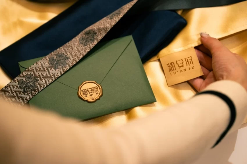 东方风韵舞动巴黎——高平潞绸二度闪耀巴黎名媛舞会(图2) 东方风韵舞动巴黎——高平潞绸二度闪耀巴黎名媛舞会(图2)