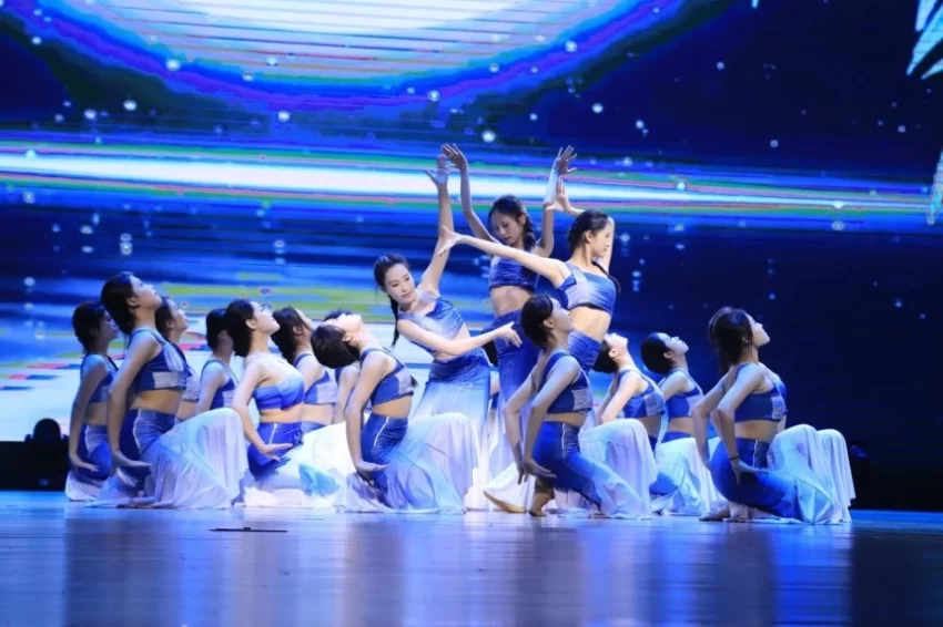 “旅游之夜”闪耀南宁师大校园(图3) “旅游之夜”闪耀南宁师大校园(图3)