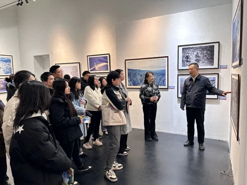 林海雪韵映山城 南北文旅谱新篇——“大美伊春·魅力丰林”冬季风光摄影作品展重庆启幕(图1) 林海雪韵映山城 南北文旅谱新篇——“大美伊春·魅力丰林”冬季风光摄影作品展重庆启幕(图1)